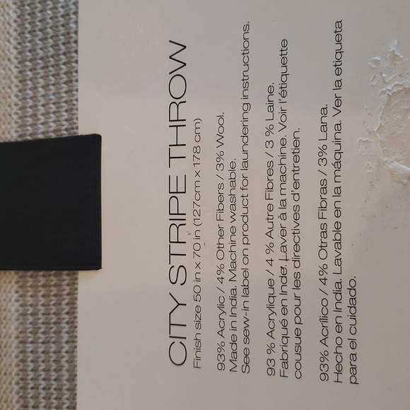 Sparkle DKNY City Stripe Throw NWT Neutral Colors Silver, Gray, Tan, Cream - Picture 6 of 10